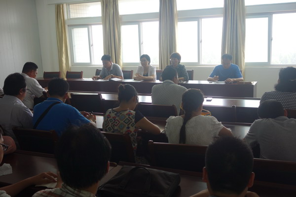 报告会照片_调整大小.JPG